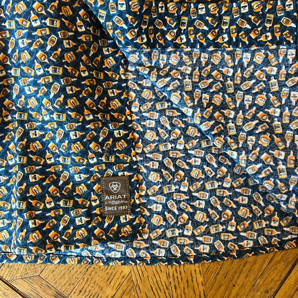 NWT Ariat Men's XL Patterned Button Down Shirt - Picture 9 of 10